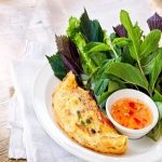 Hướng dẫn cách đổ bánh xèo thơm ngon như nhà hàng nổi tiếng