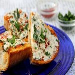 Học làm bánh mì tỏi phô mai giòn ngon không thể cưỡng lại