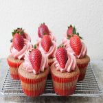 Ngọt ngào và đẹp mắt với bánh cupcake dâu tây thơm ngon