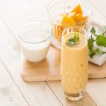 Cách làm sinh tố xoài sữa chua tươi mát giải nhiệt ngày hè