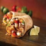 Hướng dẫn làm burrito thịt gà của Mexico ngon đúng điệu