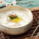 Cách làm món canh bánh gạo Hàn Quốc cho ngày đầu năm mới