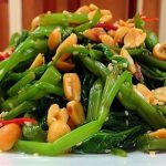 Đơn giản tiết kiệm thời gian với cách làm gỏi rau muống đậu phộng