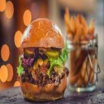Tiện lợi và bổ dưỡng với món bánh mì hamburger thơm ngon