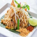 Phở khô xào kiểu Thái thơm ngon ấm bụng cho buổi trưa