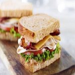 Cách làm sandwich kẹp jambon – bacon ngon mê ly