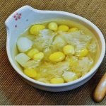 Cách nấu chè hạt sen nấm tuyết đơn giản tiết kiệm thời gian