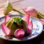 Cách làm cơm hấp lá sen thanh mát hấp dẫn