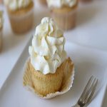 Cách làm vanilla cupcakes siêu dễ cực thơm ngon tại nhà