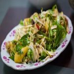 Thơm ngon mới lạ với gỏi gà rau răm