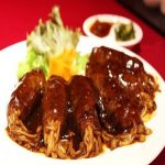 Buổi trưa ngon tuyệt với cách làm thịt bò cuộn nấm kim châm và bí đỏ