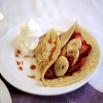 Bánh crepe chuối dâu tây thơm ngon cho bạn thư giãn cuối tuần