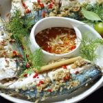 Tuyệt chiêu làm cá bạc má hấp cho bữa ăn thêm ấm áp