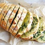 Bánh mì bơ tỏi thơm giòn cho bữa sáng