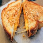 Hướng dẫn cách làm bánh mì sandwich phô mai nướng thơm ngậy hấp dẫn