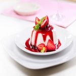 Thơm ngon đẹp mắt với cách làm panna cotta vani trái cây nhiệt đới