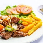 Thịt bò xào lúc lắc đổi món cho ngày chán cơm