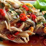 Cá chiên sốt me – chua ngọt lạ miệng