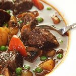 Đổi gió cho bữa ăn cuối tuần của gia đình thêm thú vị cùng món bò hầm đậu hà lan
