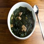 Thanh mát và bổ dưỡng với món canh rong biển thịt bò