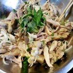 Cách làm gỏi gà hành tây rau răm ngon đúng chuẩn