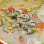 Cách nấu canh hến chua lạ miệng cho ngày cuối tuần