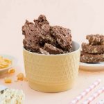 Cách làm bánh chocolate mì ăn liền ăn miễn chê