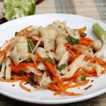 Ngon ngất ngây với cách làm gỏi chân gà ngó sen hấp dẫn
