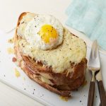 Cách làm bánh mì nướng cho bữa sáng thêm thú vị