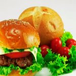 Cách làm bánh hamburger bò ngon tuyệt đối