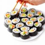 Cùng học cách làm rong biển cuộn cơm đơn giản, dễ làm