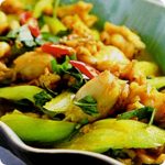 Cách làm món ếch xào rau răm dân dã thật ngon