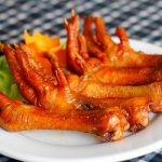 Tiếp thu cách ướp chân gà nướng ngon từ kinh nghiệm của chị em