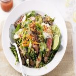 Cuối tuần lai rai với món salad thịt bò nướng ngon đúng chuẩn