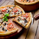Làm bánh pizza ngon miệng và hấp dẫn chiêu đãi cả nhà