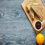 Bữa sáng đầy dinh dưỡng và tiện lợi với sandwich kẹp