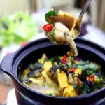 Học lỏm cách làm ếch nấu chuối đậm đà như chuẩn người Bắc