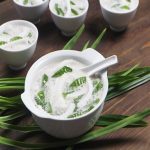 Cách làm chè dừa non rau câu lá dứa cực ngon lại siêu mát