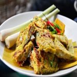 Cách làm món trứng chiên lá chuối ngon không kiềm chế được