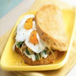 Cách làm bánh mì sandwich kẹp trứng cho bữa sáng mới lạ