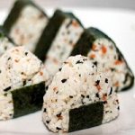 Bỏ túi ngay cách làm cơm nắm có nhân thơm ngon, tiện lợi