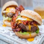 Thơm ngon hấp dẫn với hamburger bò mới lạ