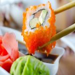 Sushi cá hồi trứng tôm phong cách Nhật Bản cực ngon