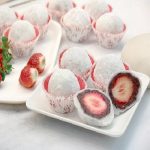 Cách làm bánh Mochi dâu tây đậu đỏ phong cách Nhật bản