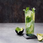 Cách làm cocktail mojito chanh bạc hà ngon đúng điệu