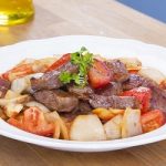 Bữa cơm gia đình thêm hấp dẫn với thịt bò xào cà chua