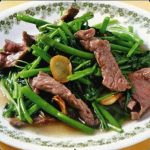 Thanh đạm và đơn giản cùng cách làm rau muống xào thịt bò đầy bổ dưỡng