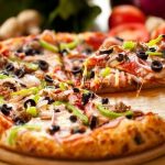 Cách làm pizza xúc xích ngon như hàng quán