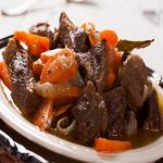 Lâu lâu đổi món cho cả nhà với bò xào cà rốt
