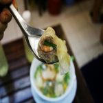 Học hỏi liền tay cách nấu hoành thánh ngon siêu dễ